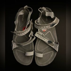 NWT - Teva Barefoot sandals